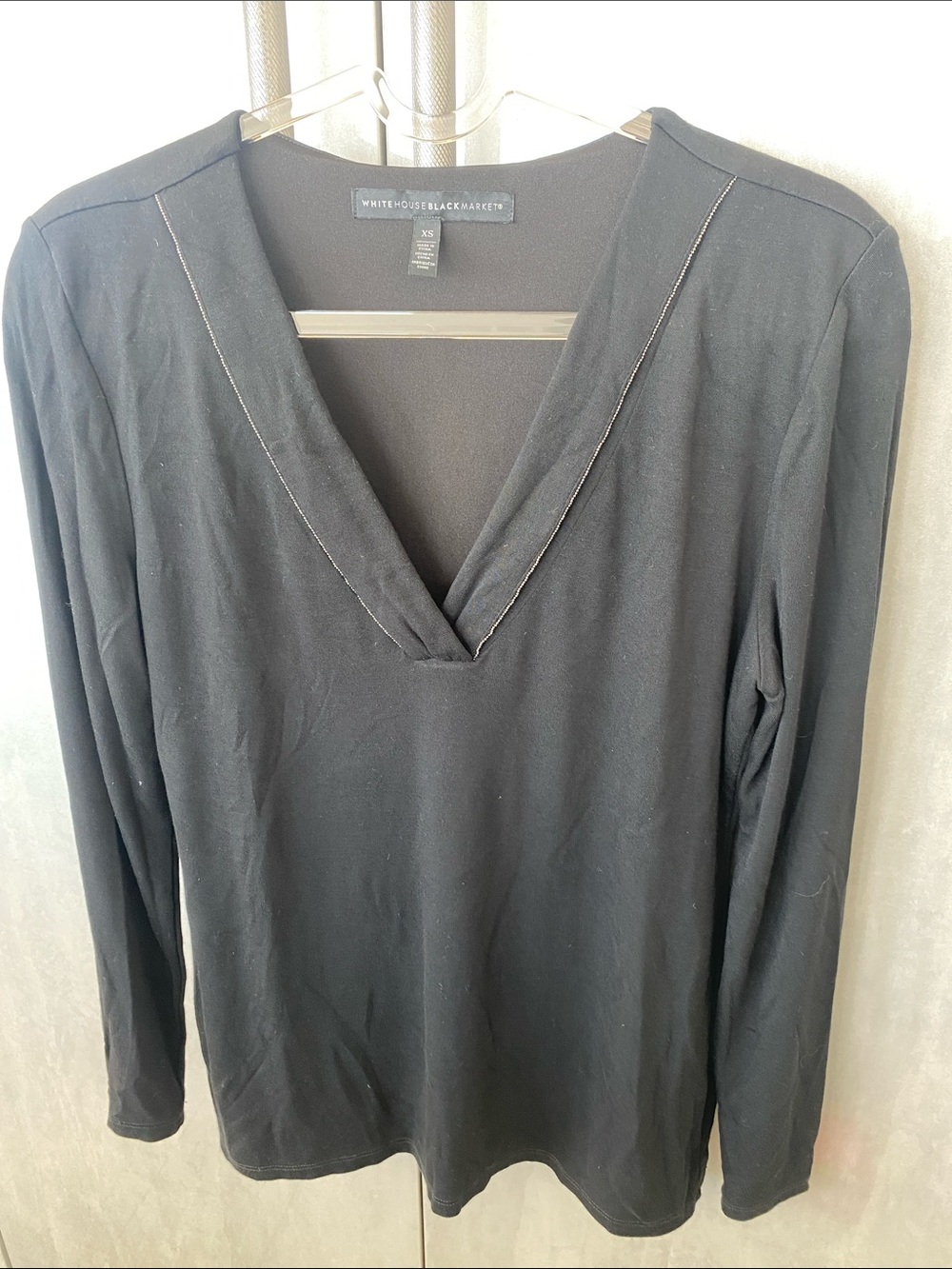 White House Black Market Black V-Neck Long Sleeve Shirt w/ Stitch Detail size XS